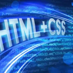 Białe napisy "HTML + CSS" na tle niebieskiego kodu. Pokazuje, jak połączyć html ile css, tworząc strony internetowe.
