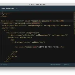 Kod HTML do stworzenia maila. Widoczny fragment kodu pokazuje ustawienia body i tabeli, a także nagłówek z tekstem "LET'S DO THIS THING.".