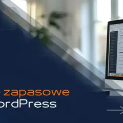 Jak zrobić kopię zapasową WordPress? Na ekranie komputera widać panel administracyjny WordPressa, a poniżej hasło "Kopie zapasowe na WordPress".