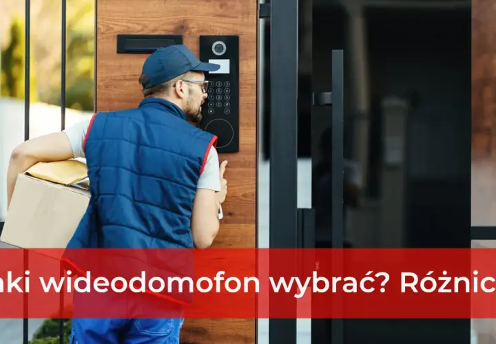 Kurier z paczką przy nowoczesnym domofonie. Jaki domofon do furtki wybrać, by zapewnić bezpieczeństwo i wygodę?