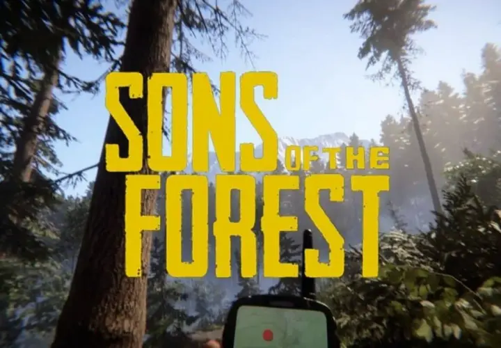 Napis "Sons of the Forest" na tle lasu i gór. Widać też fragment GPS-u, jakbyś właśnie wyruszał na przygodę w tej grze na PS5.