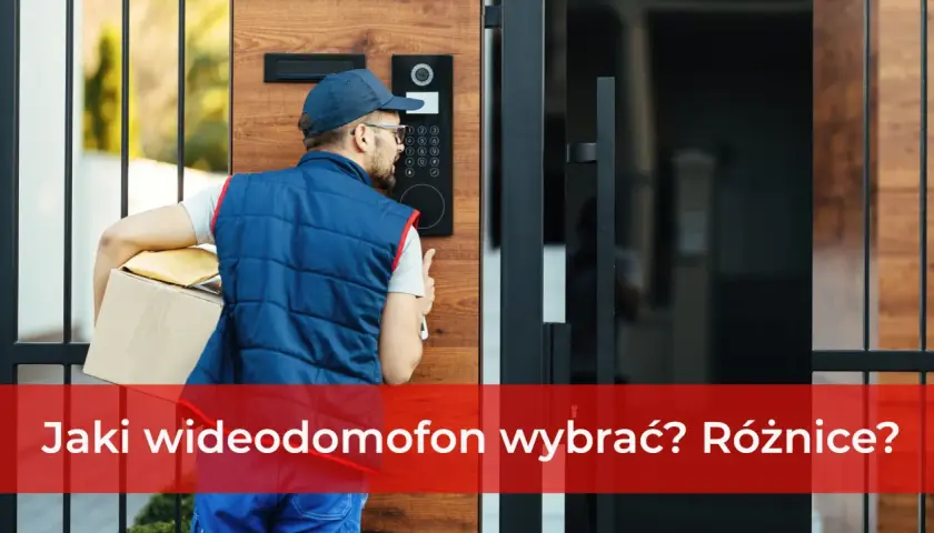 Kurier z paczką przy nowoczesnym domofonie. Jaki domofon do furtki wybrać, by zapewnić bezpieczeństwo i wygodę?