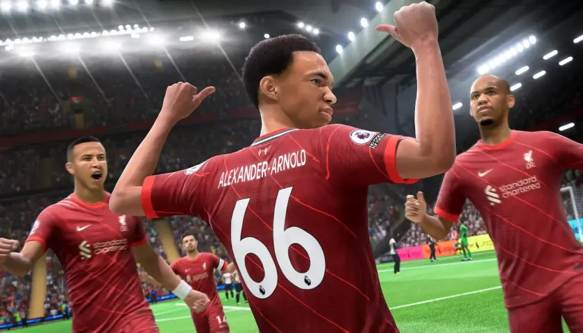 Piłkarze Liverpoolu świętują bramkę w grze FIFA 22. Alexander-Arnold z numerem 66 na plecach cieszy się z kolegami.
