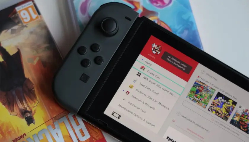Nintendo Switch z grami, w tym Splatoon 3. Na ekranie widoczne menu z opcjami, jak "Online Play" i "Save Data Cloud", sugerujące datę premiery i funkcje konsoli.