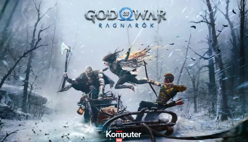 Kratos i Atreus w akcji w śnieżnym lesie, zapowiedź gry God of War Ragnarok na PS Plus.