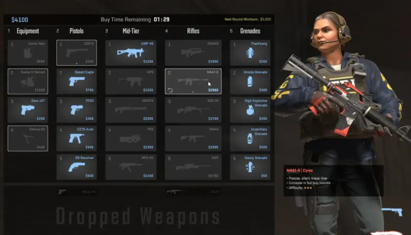 Gracz przygotowuje się do rundy w CS:GO, przeglądając opcje broni i wyposażenia. Czas na update!