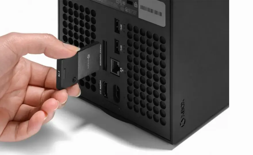 Xbox Series X porty - Jak wykorzystać 4K/120Hz i rozszerzyć pamięć?