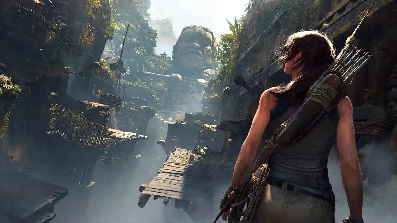 Lara Croft w cieniu grobowca, w otoczeniu zarośniętych ruin i gigantycznej kamiennej twarzy. To koszmar z Shadow of the Tomb Raider.