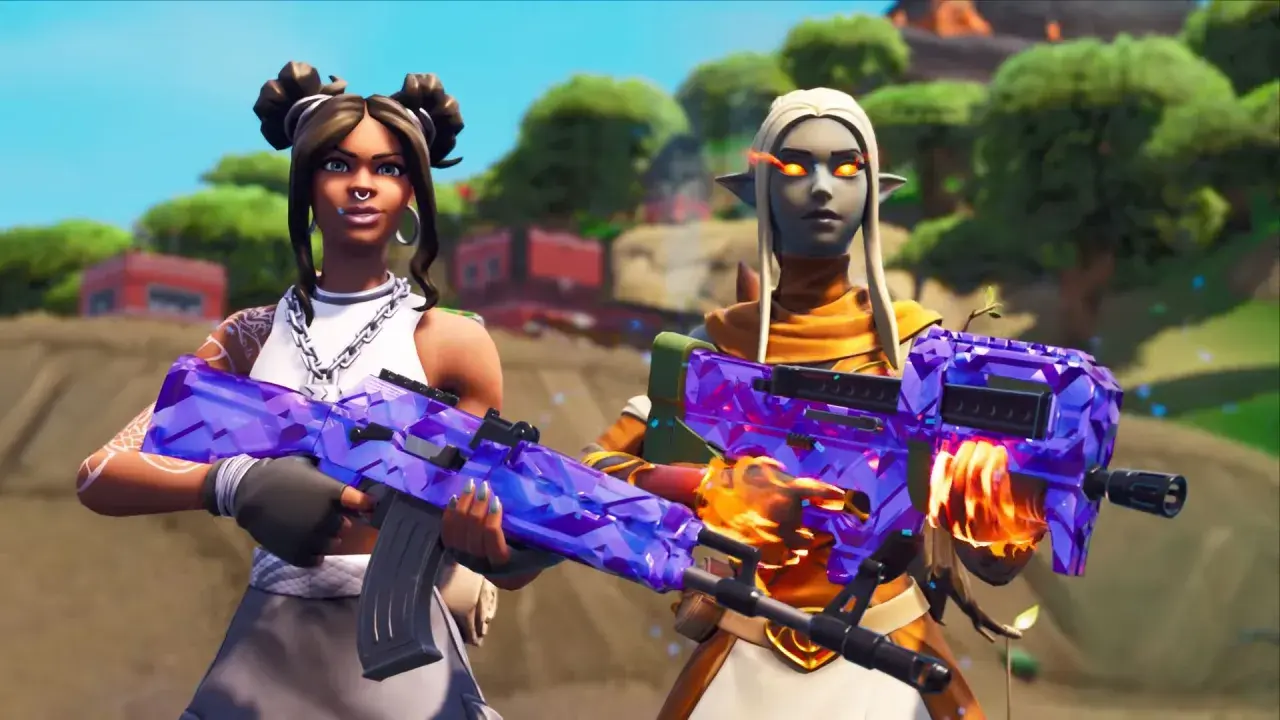 Dwie postacie z gry Fortnite sezon 8 z fioletowymi, kryształowymi broniami. Jedna ma ciemną skórę i włosy upięte w dwa kucyki, druga jest elfem z płonącymi oczami.
