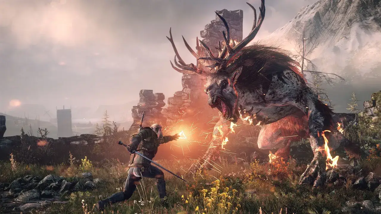 Geralt walczy z potworem w Wiedzmin 3 DLC. Potwór ma poroże i płonie, a wiedźmin rzuca zaklęcie.