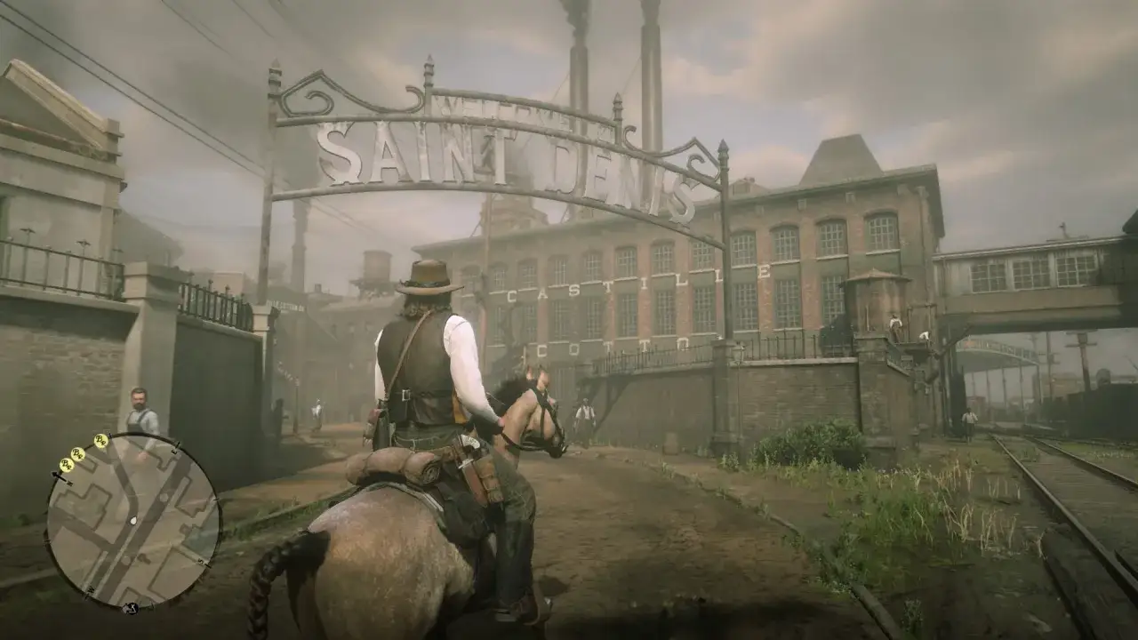 Jeździec wjeżdża do Saint Denis, miasta z gry Red Dead Redemption 2 DLC. W tle widać fabrykę bawełny.