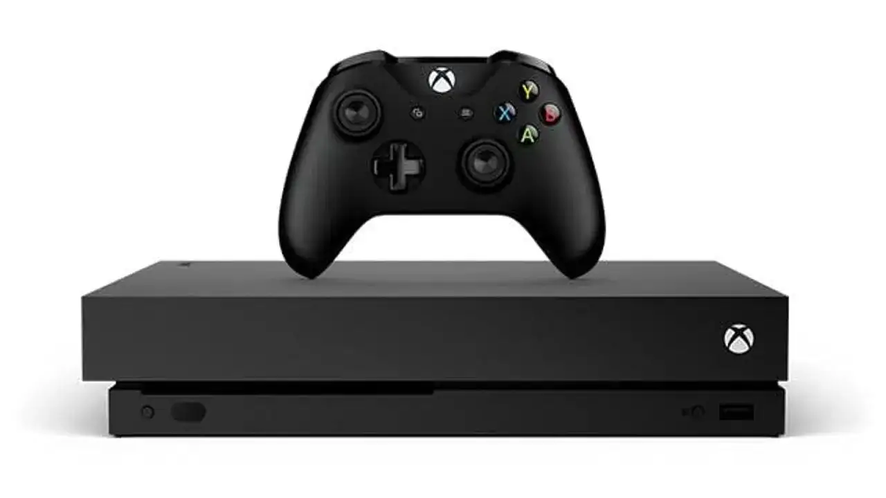 Czarny Xbox One X z kontrolerem, gotowy do premiery.